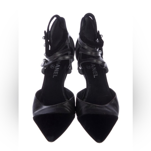 Chanel Cap-Toe CC Heels - Authentic - Picture 3 of 6